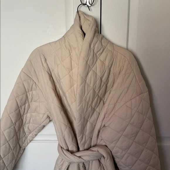 Quilted Cream Long Puffer Jacket Modern Citizen - Picture 3 of 9
